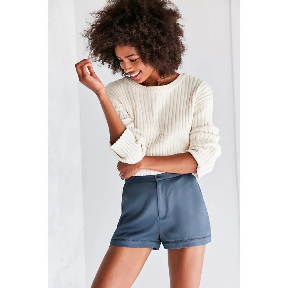 Silence + Noise Size 6 Shorts Breanne Urban Outfitters Silky Satin Lattice Trim